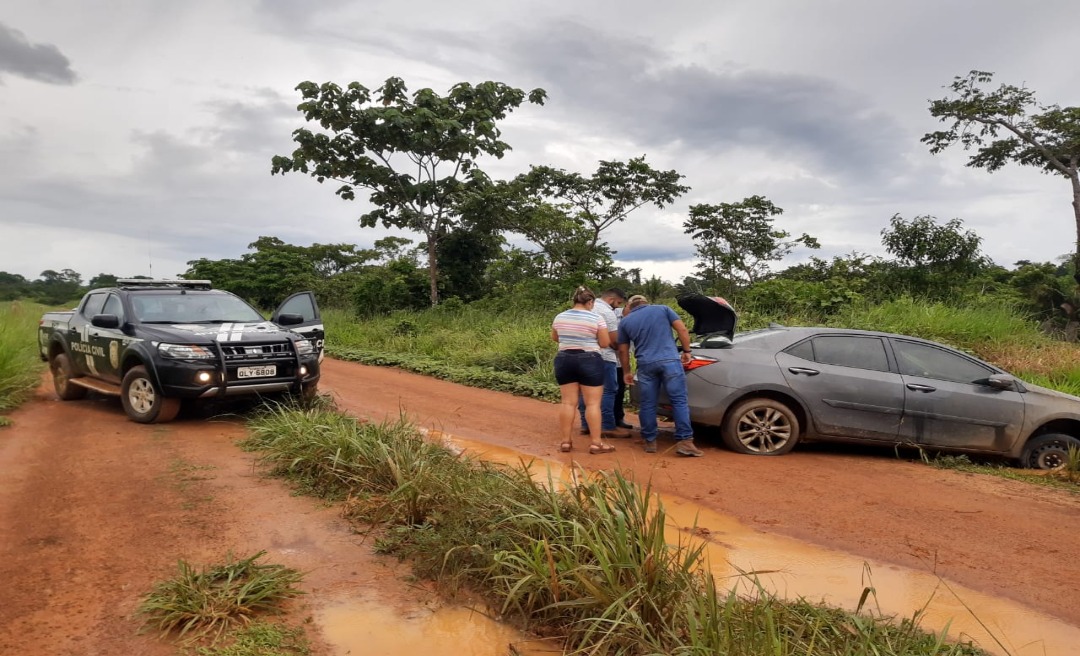 Operação da Polícia Civil localiza reféns e recupera veículos roubados em fazenda do Km 88 da BR-317